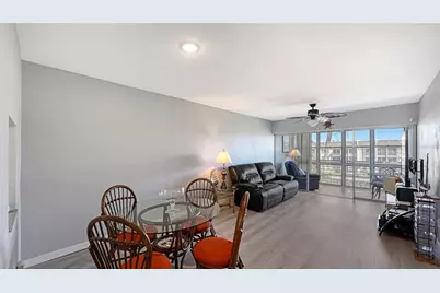 4360 Chatham Drive #305, Longboat Key, FL 34228 - Photo 5