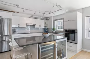 555 S Gulfstream Ave, Sarasota, FL 34236 - Photo 11