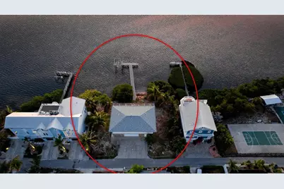 2512 Avenue A, Bradenton Beach, FL 34217 - Photo 3