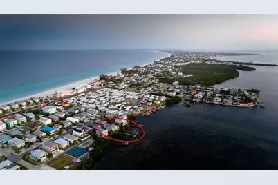 2512 Avenue A, Bradenton Beach, FL 34217 - Photo 11