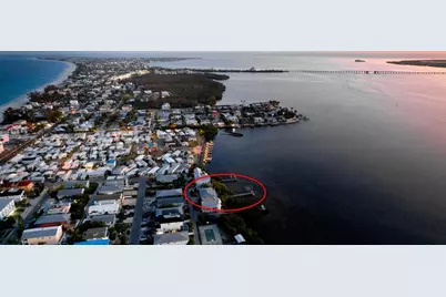 2512 Avenue A, Bradenton Beach, FL 34217 - Photo 3