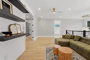 2450 Hawthorne St, Sarasota, FL 34239 - Photo 21