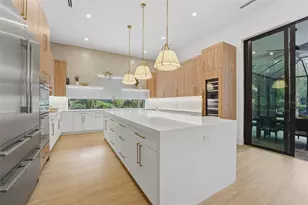 2450 Hawthorne St, Sarasota, FL 34239 - Photo 9