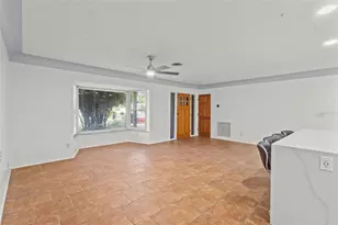 2728 York St N, Saint Petersburg, FL 33710 - Photo 5