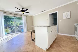 2701 Hidden Lake Dr N, Sarasota, FL 34237 - Photo 7