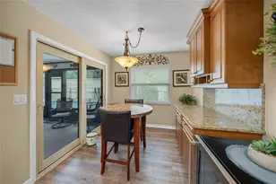 8465 Cypress Lake Cir, Sarasota, FL 34243 - Photo 11