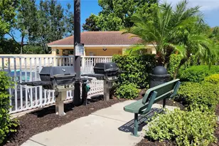 3740 82nd Ave Cir E, Sarasota, FL 34243 - Photo 23