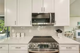 2304 Seattle Slew Dr, Sarasota, FL 34240 - Photo 17