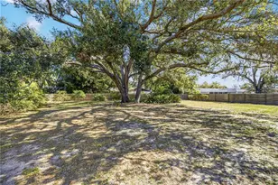 2117 Riviera Dr, Sarasota, FL 34232 - Photo 43