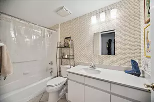 5430 Eagles Point Cir, Sarasota, FL 34231 - Photo 11