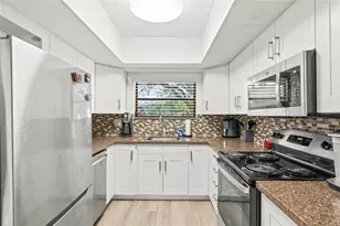 9677 86th Ave, Seminole, FL 33777 - Photo 15