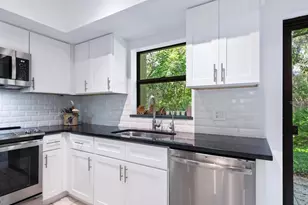 1678 Starling Dr, Sarasota, FL 34231 - Photo 9