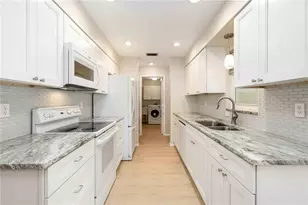 2705 Amanda Dr, Sarasota, FL 34232 - Photo 13