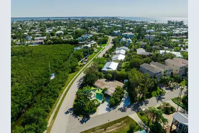 8010 Marina Drive, Holmes Beach, FL 34217 - Photo 5