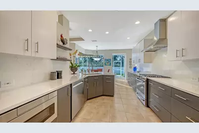 4855 Carrington Circle, Sarasota, FL 34243 - Photo 17