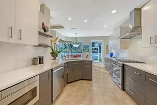 4855 Carrington Cir, Sarasota, FL 34243 - Photo 17