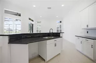 6507 41st Ct E, Sarasota, FL 34243 - Photo 7