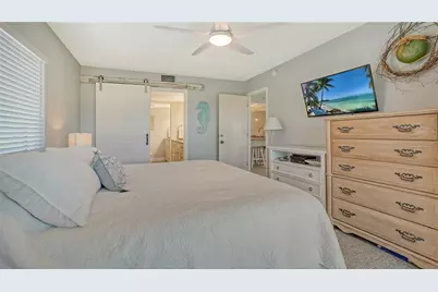 108 9th Street S #E, Bradenton Beach, FL 34217 - Photo 15