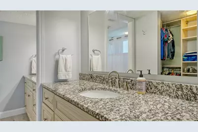 108 9th Street S #E, Bradenton Beach, FL 34217 - Photo 17