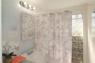 2696 Loma Linda St, Sarasota, FL 34239 - Photo 9