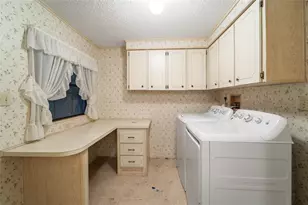 8485 Imperial Cir, Palmetto, FL 34221 - Photo 23