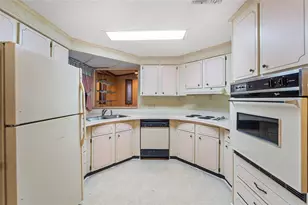 8485 Imperial Cir, Palmetto, FL 34221 - Photo 5