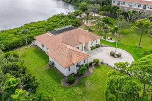 102 Brenda Ln, Nokomis, FL 34275 - Photo 3