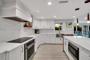 623 Concord Ln, Holmes Beach, FL 34217 - Photo 31