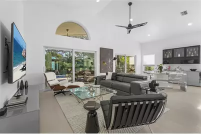 6861 Superior Street Circle, Sarasota, FL 34243 - Photo 3