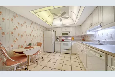 1125 W Peppertree Drive #302, Sarasota, FL 34242 - Photo 11