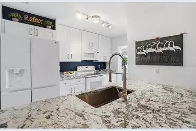 6530 Waterford Circle, Sarasota, FL 34238 - Photo 19