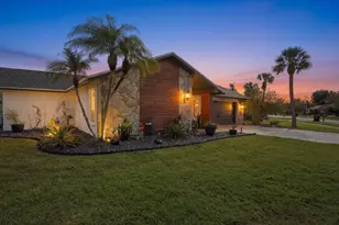 6530 Waterford Circle, Sarasota, FL 34238 - Photo 3