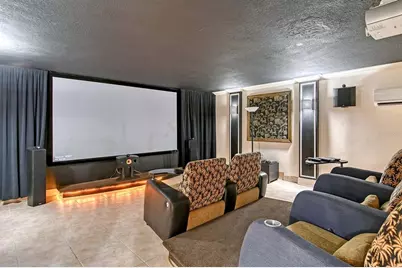 4931 Oxford Drive, Sarasota, FL 34242 - Photo 19