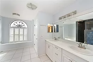 7974 Monticello Ln, Sarasota, FL 34243 - Photo 13