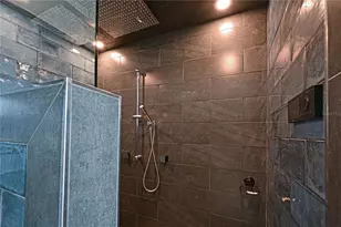 7974 Monticello Ln, Sarasota, FL 34243 - Photo 9