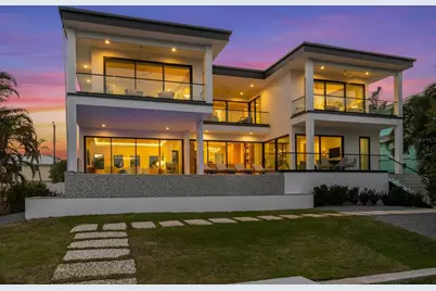 7003 Holmes Boulevard, Holmes Beach, FL 34217 - Photo 3