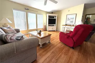 817 S Green Cir, Venice, FL 34285 - Photo 5