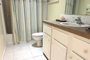 817 S Green Cir, Venice, FL 34285 - Photo 11