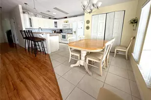 817 S Green Cir, Venice, FL 34285 - Photo 7