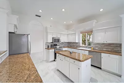 6585 Waters Edge Way, Lakewood Ranch, FL 34202 - Photo 11