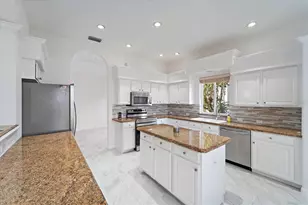 6585 Waters Edge Way, Lakewood Ranch, FL 34202 - Photo 11