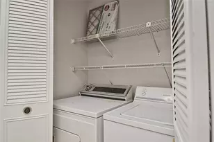 4058 Center Pointe Pl, Sarasota, FL 34233 - Photo 9