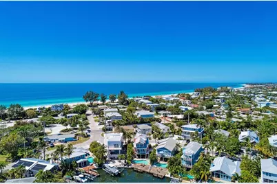 203 N Harbor Drive, Holmes Beach, FL 34217 - Photo 15