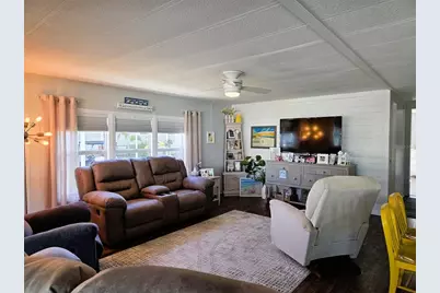 3320 Oakwood Boulevard S, Sarasota, FL 34237 - Photo 13