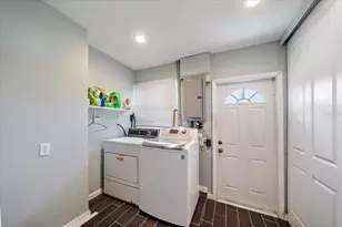 2534 Waneta Dr, Sarasota, FL 34231 - Photo 17