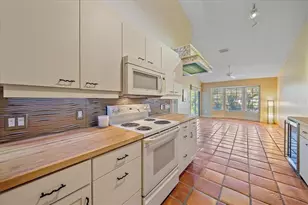 3191 Lake Park Ln, Sarasota, FL 34231 - Photo 19