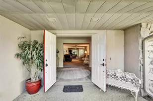 6120 Wilshire Cir, Sarasota, FL 34238 - Photo 3