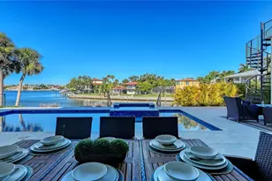 1739 Little Pointe Cir, Sarasota, FL 34231 - Photo 13