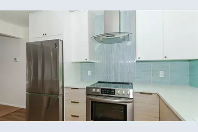 3431 Mineola Drive, Sarasota, FL 34239 - Photo 15