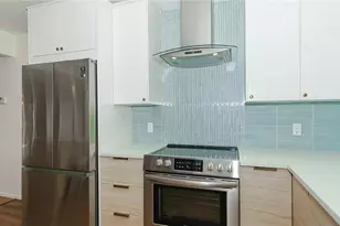 3431 Mineola Dr, Sarasota, FL 34239 - Photo 15